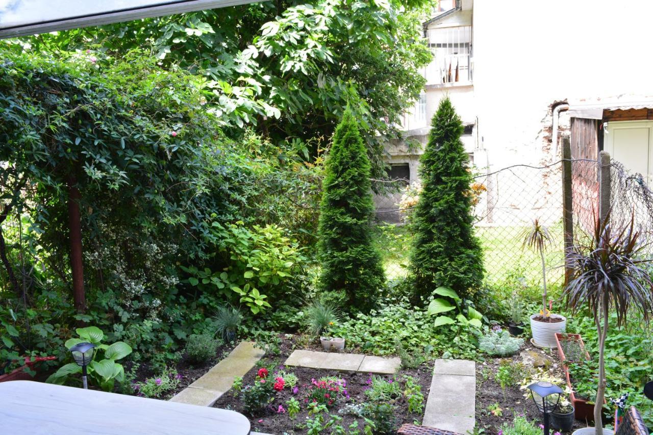 City Center Apartment With A Backyard Burgas Luaran gambar